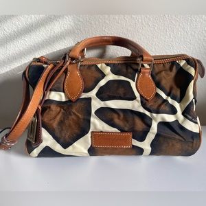 Dooney and Bourke, giraffe, print purse
